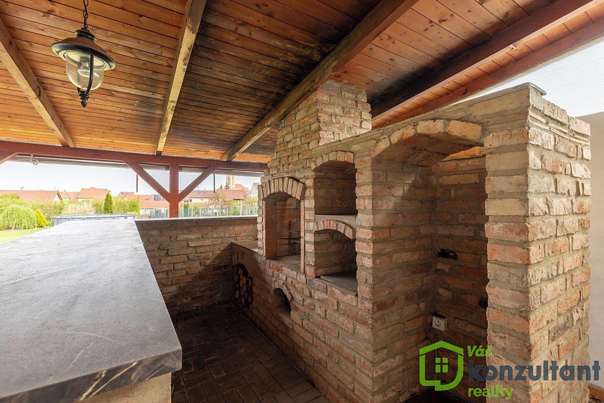 Prodej rodinného domu 204 m², pozemek 1432 m² – fotografie 3