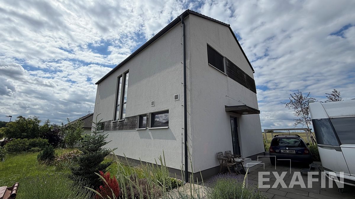 Prodej rodinného domu 170 m², pozemek 859 m² – fotografie 2