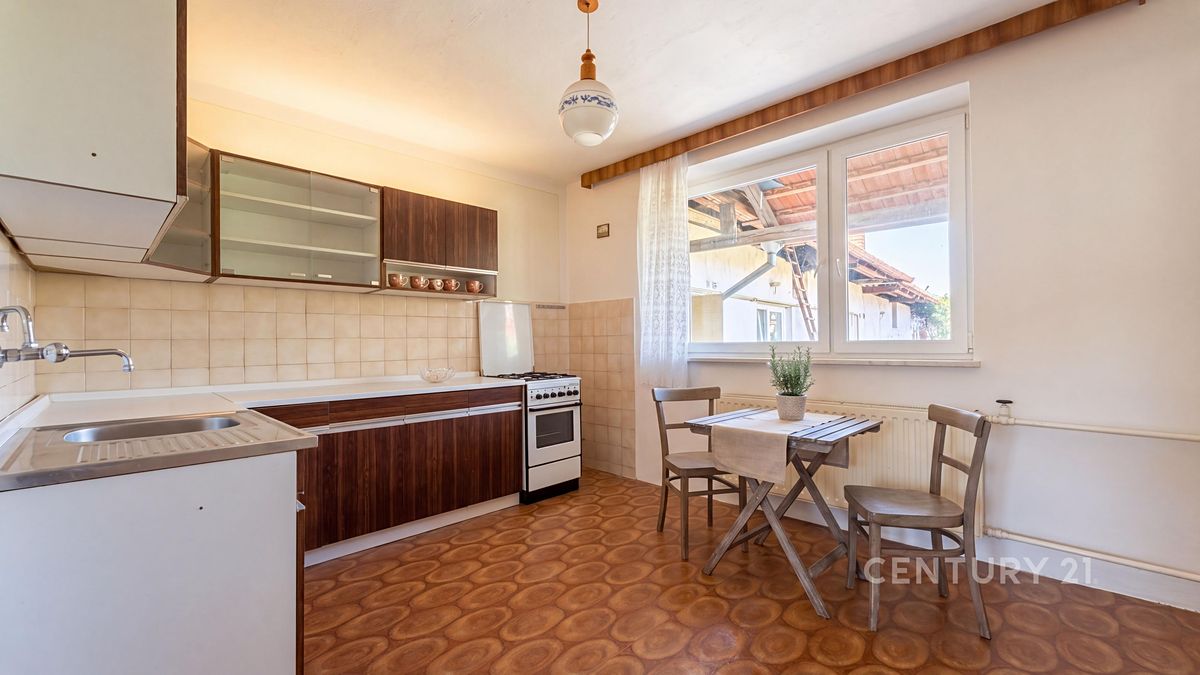 Prodej rodinného domu 97 m², pozemek 635 m² – fotografie 2