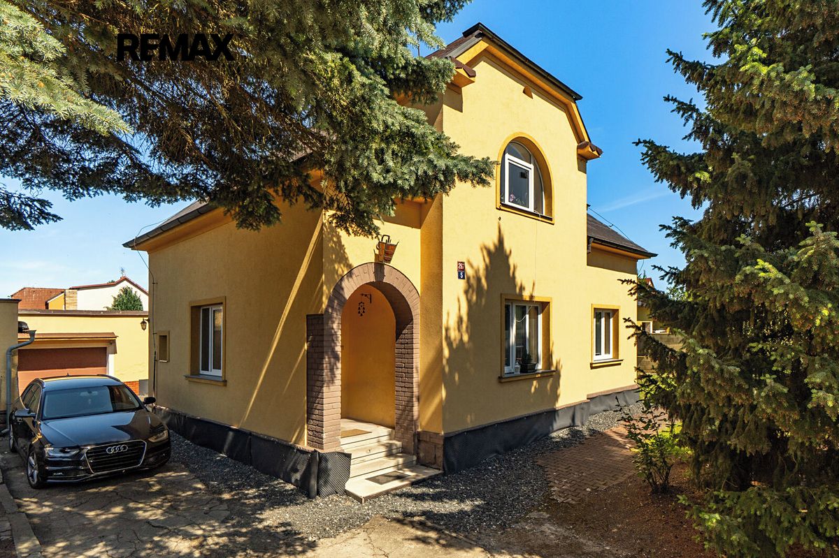 Prodej vícegeneračního domu 163 m², pozemek 1205 m², Šestajovice – fotka 1 z 3