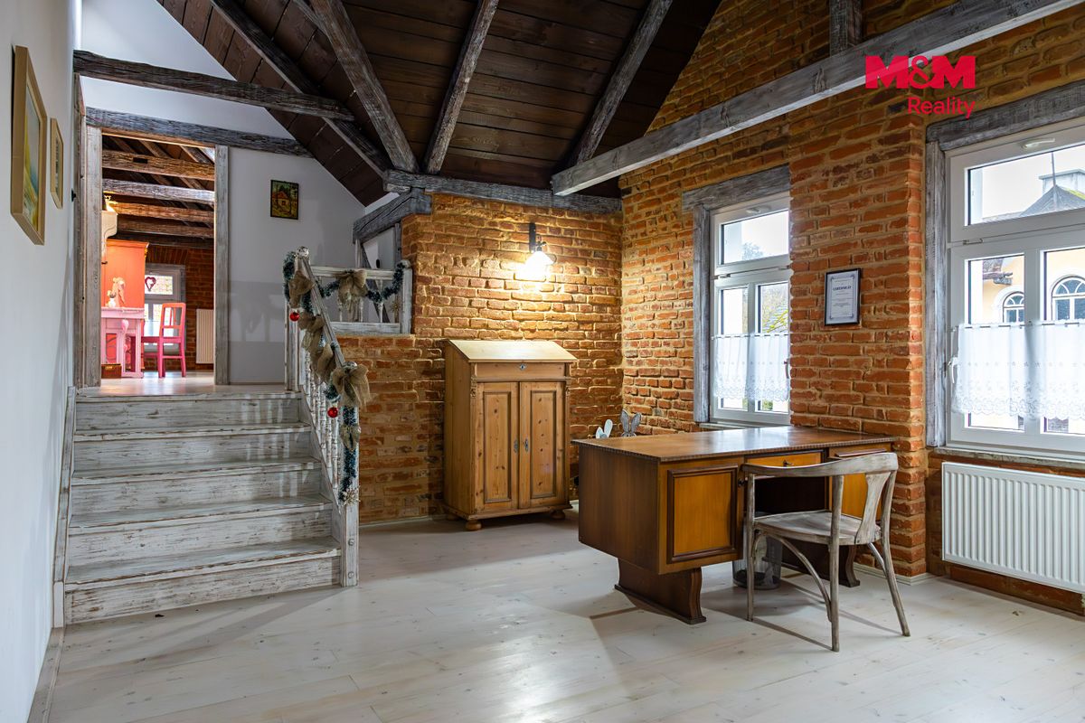 Prodej rodinného domu 433 m², pozemek 3735 m² – fotografie 3