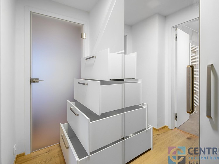 Pronájem bytu 3+kk, 87 m² (5 z 10)