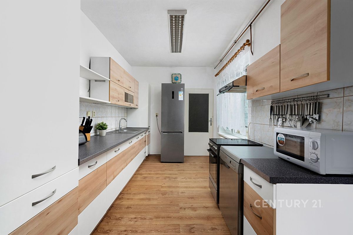 Prodej rodinného domu 220 m², pozemek 500 m² – fotografie 5