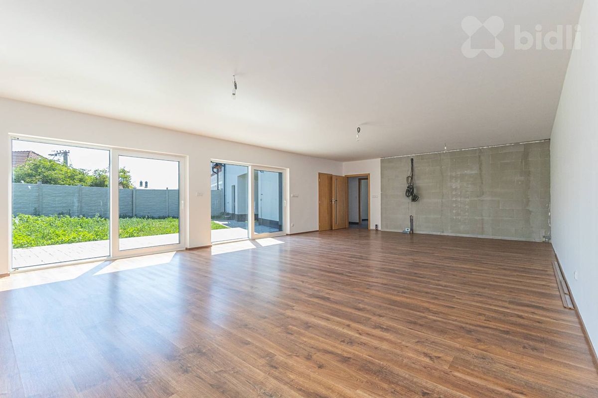 Prodej rodinného domu 231 m², pozemek 305 m²