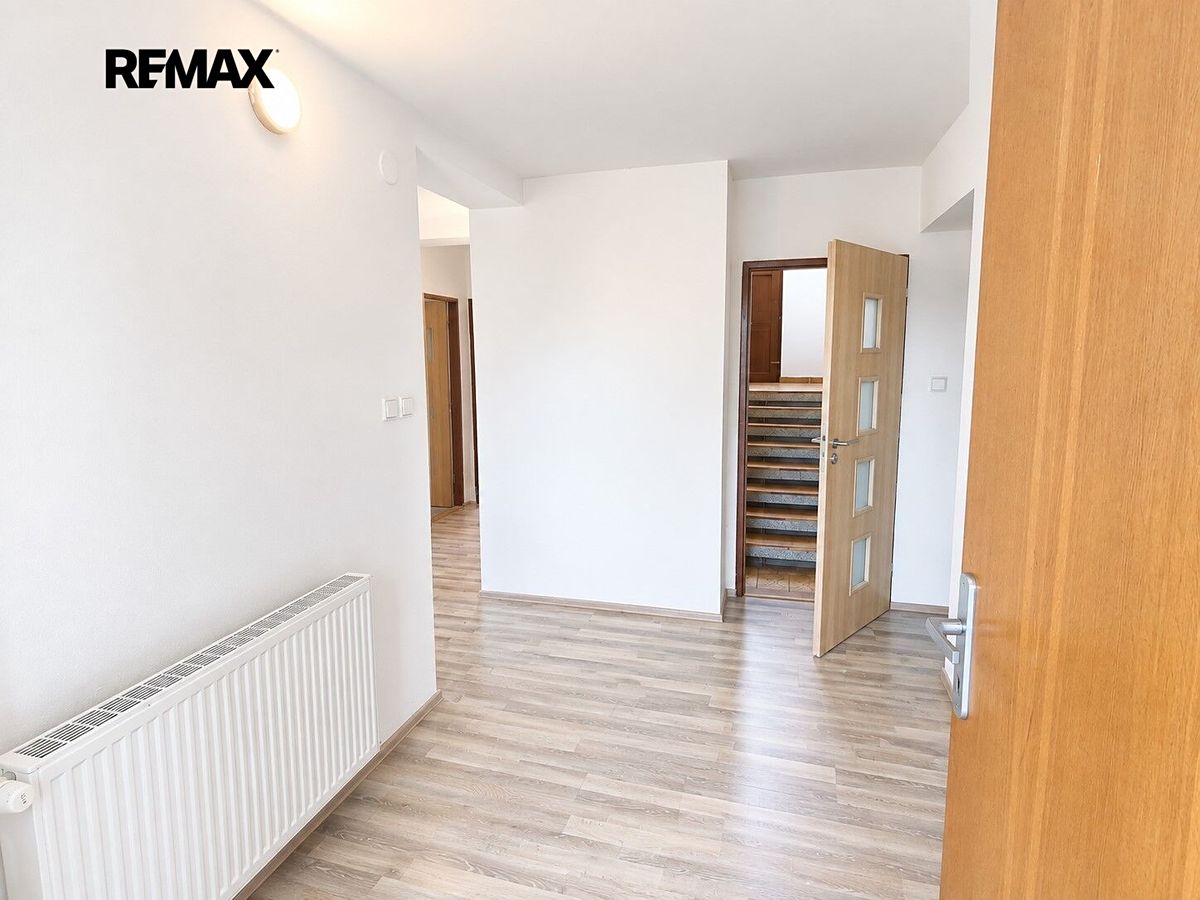 Prodej rodinného domu 186 m², pozemek 1018 m² – fotografie 4