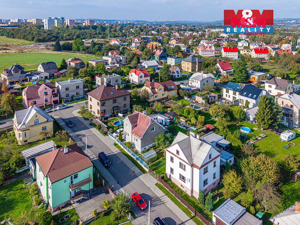 Prodej rodinného domu 350 m², pozemek 697 m² – fotografie 3
