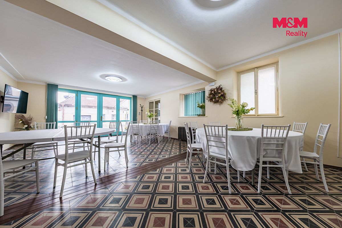 Pronájem rodinného domu 300 m², pozemek 240 m² – fotografie 2