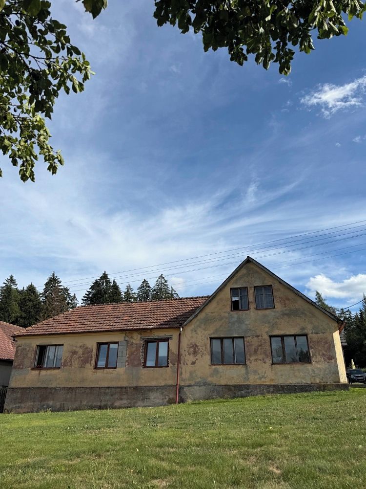 Prodej rodinného domu 404 m², pozemek 2533 m²