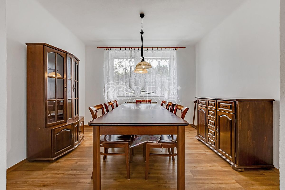 Prodej rodinného domu 307 m², pozemek 619 m² – fotografie 5