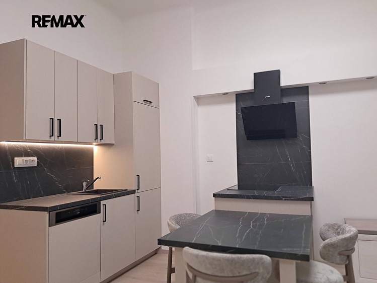 Pronájem bytu 3+kk, 65 m² (4 z 21)