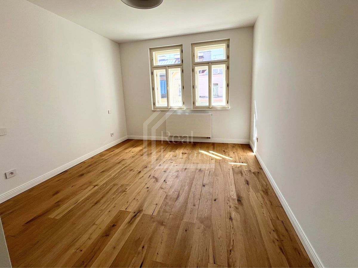Pronájem bytu 4+kk 125 m² – fotografie 4