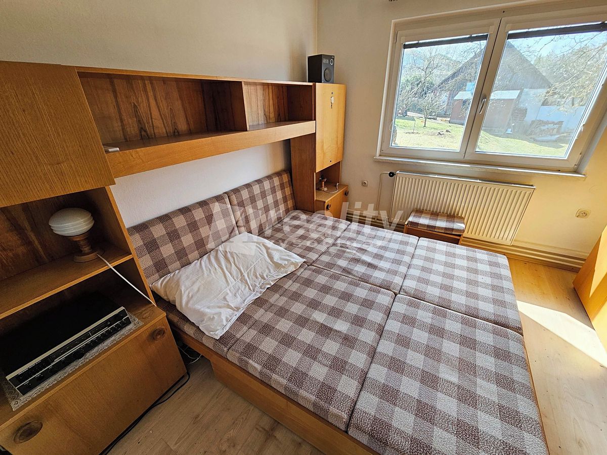 Prodej rodinného domu 282 m², pozemek 725 m² – fotografie 4