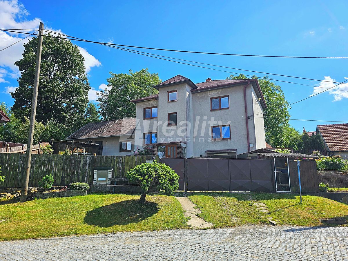 Prodej rodinného domu 282 m², pozemek 725 m²