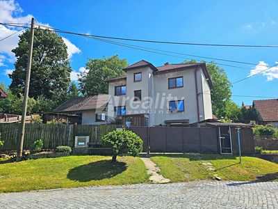 Prodej rodinného domu 282 m², pozemek 725 m²