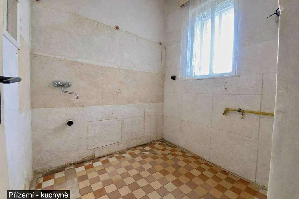 Prodej rodinného domu 220 m², pozemek 376 m² – fotografie 4