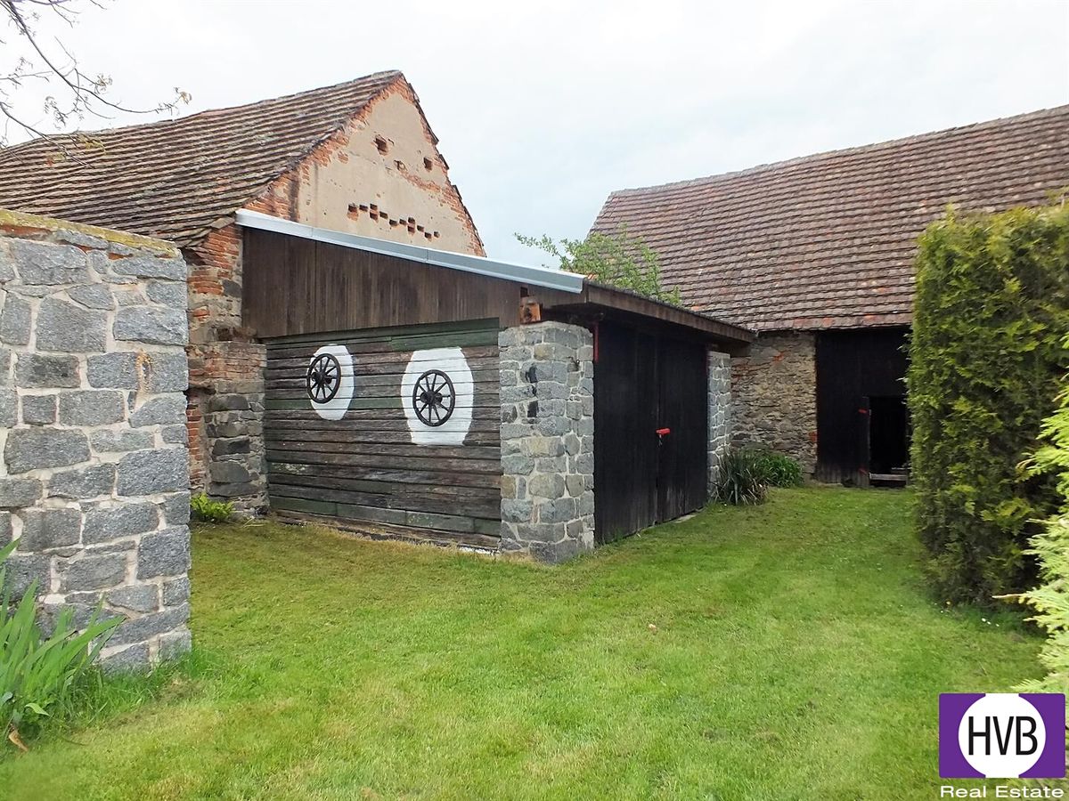 Prodej rodinného domu 422 m², pozemek 2370 m² – fotografie 3