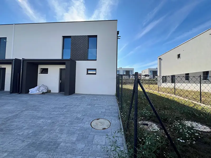 Pronájem rodinného domu 161 m², pozemek 394 m², Praha – náhled fotky 3