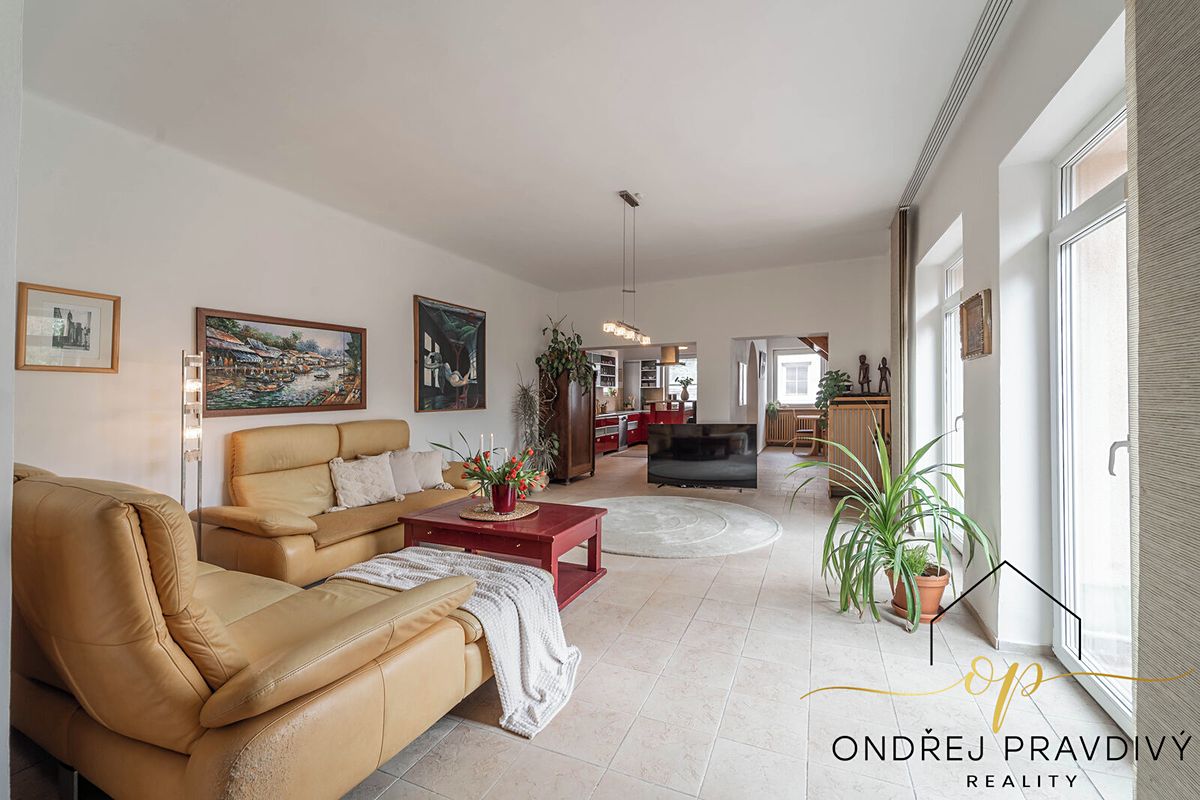 Prodej rodinného domu 265 m², pozemek 428 m² – fotografie 5