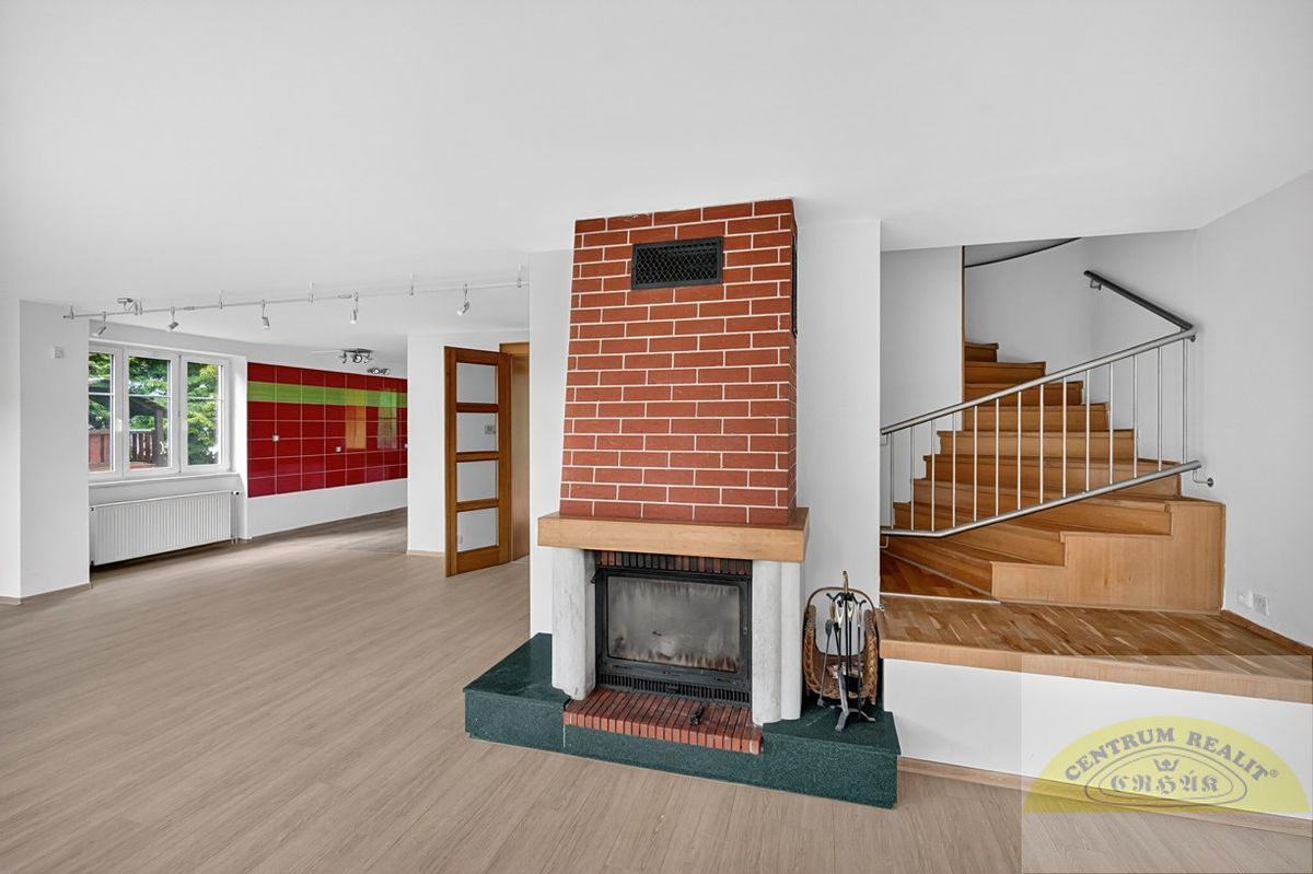 Prodej rodinného domu 330 m², pozemek 846 m² – fotografie 5