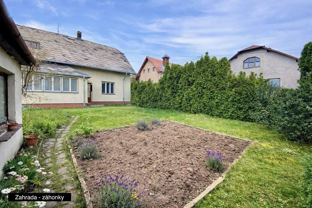 Prodej rodinného domu 220 m², pozemek 376 m² – fotografie 2