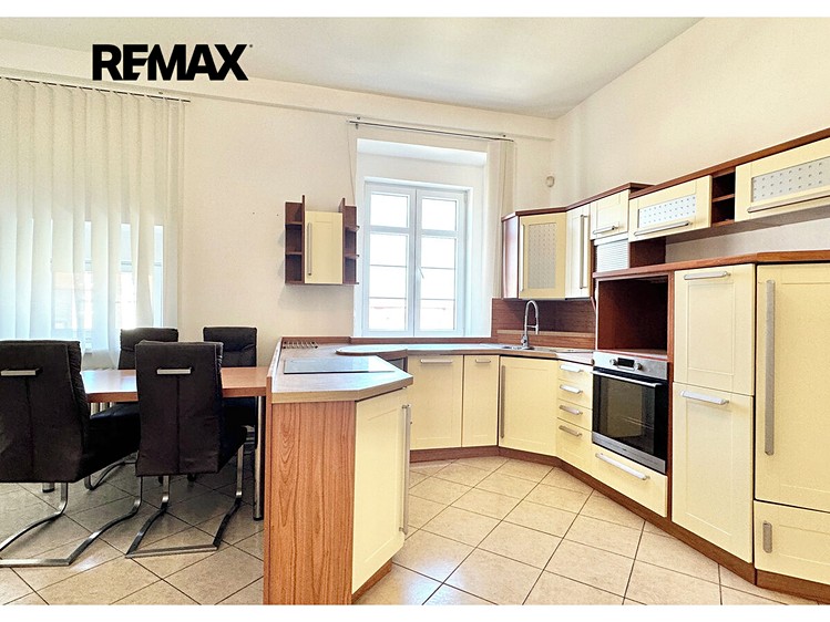 Комерційне приміщення на продаж, 730 м² (42 з 46)