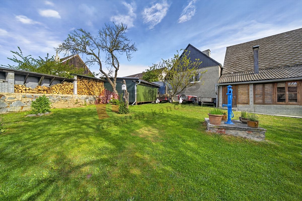 Prodej rodinného domu 271 m², pozemek 1077 m² – fotografie 4
