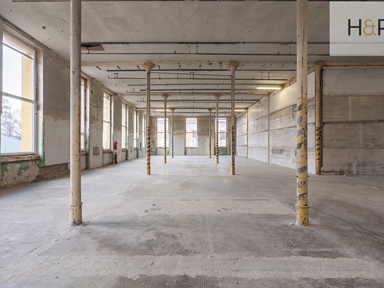 Комерційне приміщення в оренду, 1 350 м² (1 з 8)