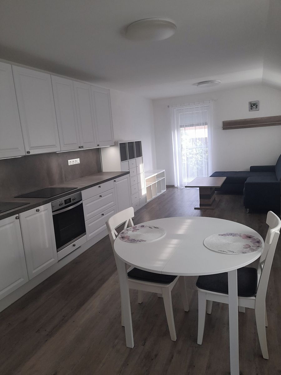 Pronájem bytu 1+kk 35 m² – fotografie 2