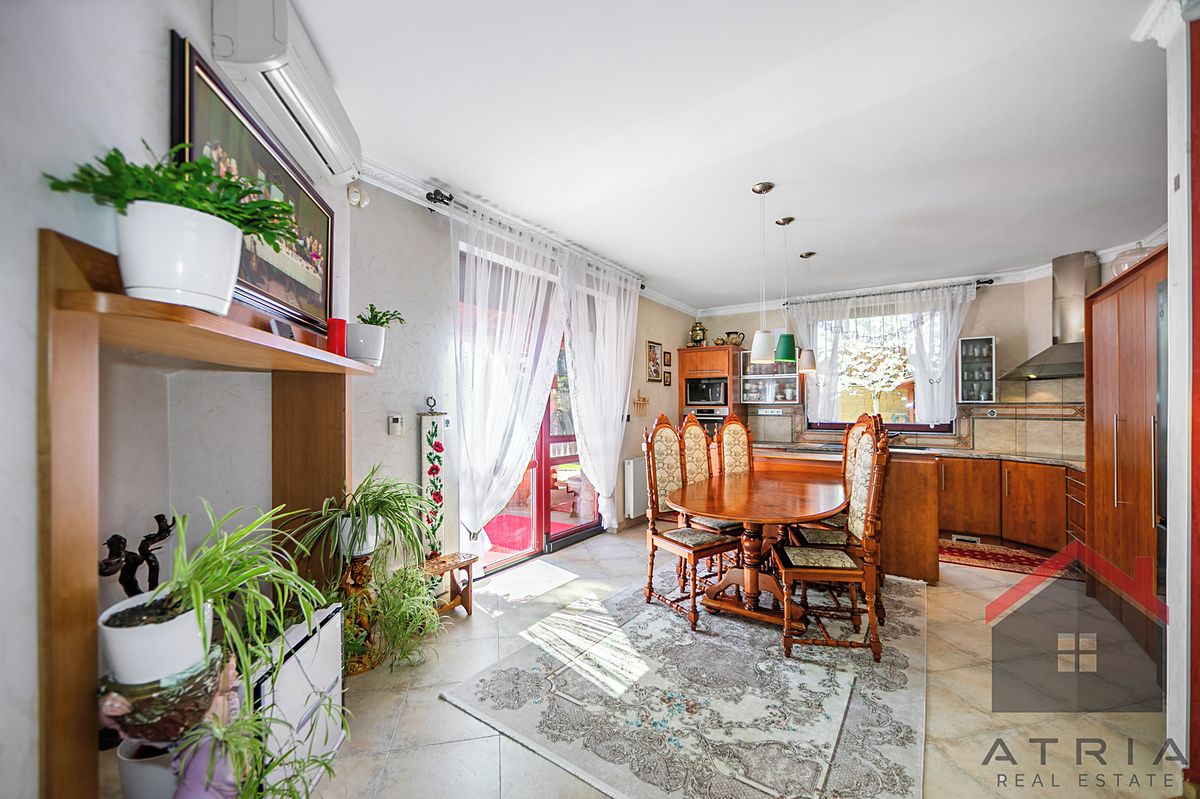 Prodej rodinného domu 274 m², pozemek 587 m² – fotografie 5