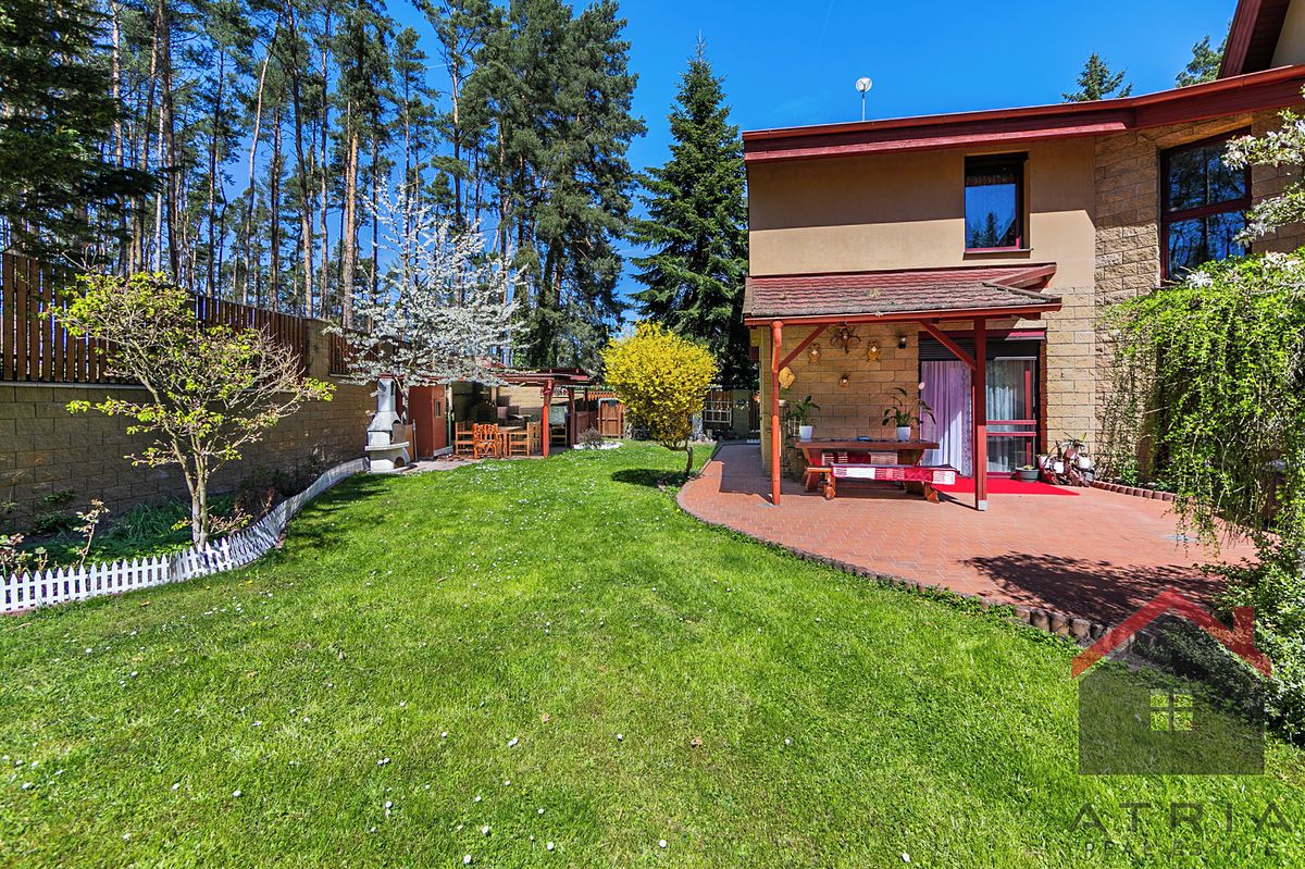 Prodej rodinného domu 274 m², pozemek 587 m² – fotografie 2