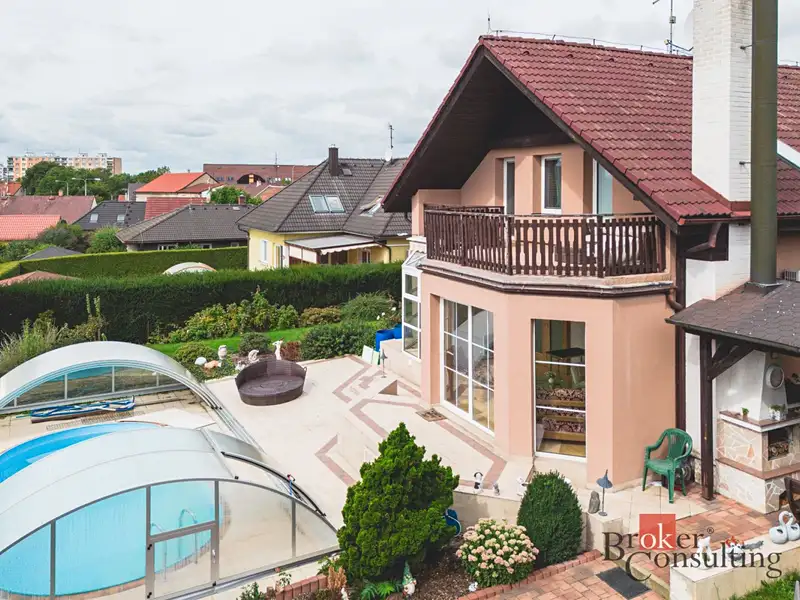 Prodej rodinného domu 322 m², pozemek 1262 m², Plzeň – náhled fotky 1