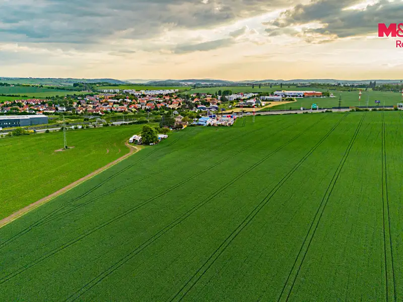 Prodej pozemku 3999 m², Praha – náhled fotky 2