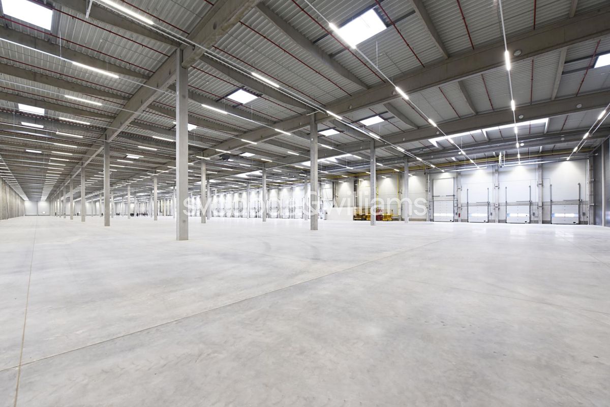 Pronájem skladového prostoru 7823 m² – fotografie 2