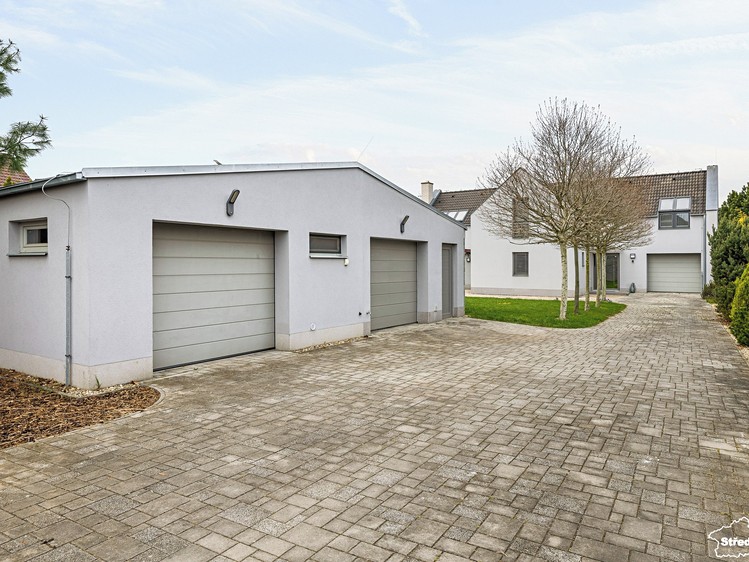 Haus zum Kauf, 230 m² (2 von 38)