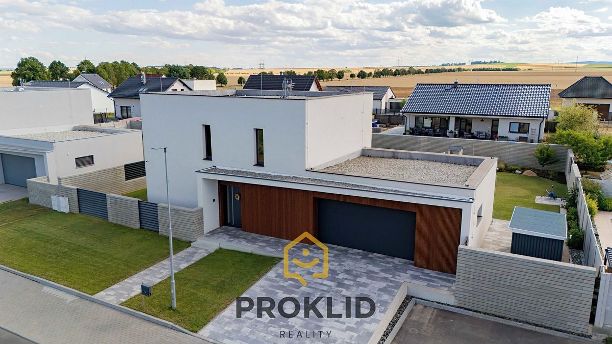 Prodej rodinného domu 197 m², pozemek 734 m² – fotografie 2