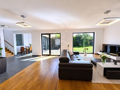 Prodej rodinného domu 300 m², pozemek 1000 m²
