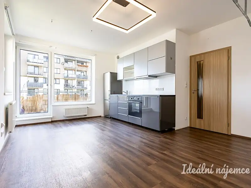 Pronájem bytu 1+kk 32 m², Praha – náhled fotky 1