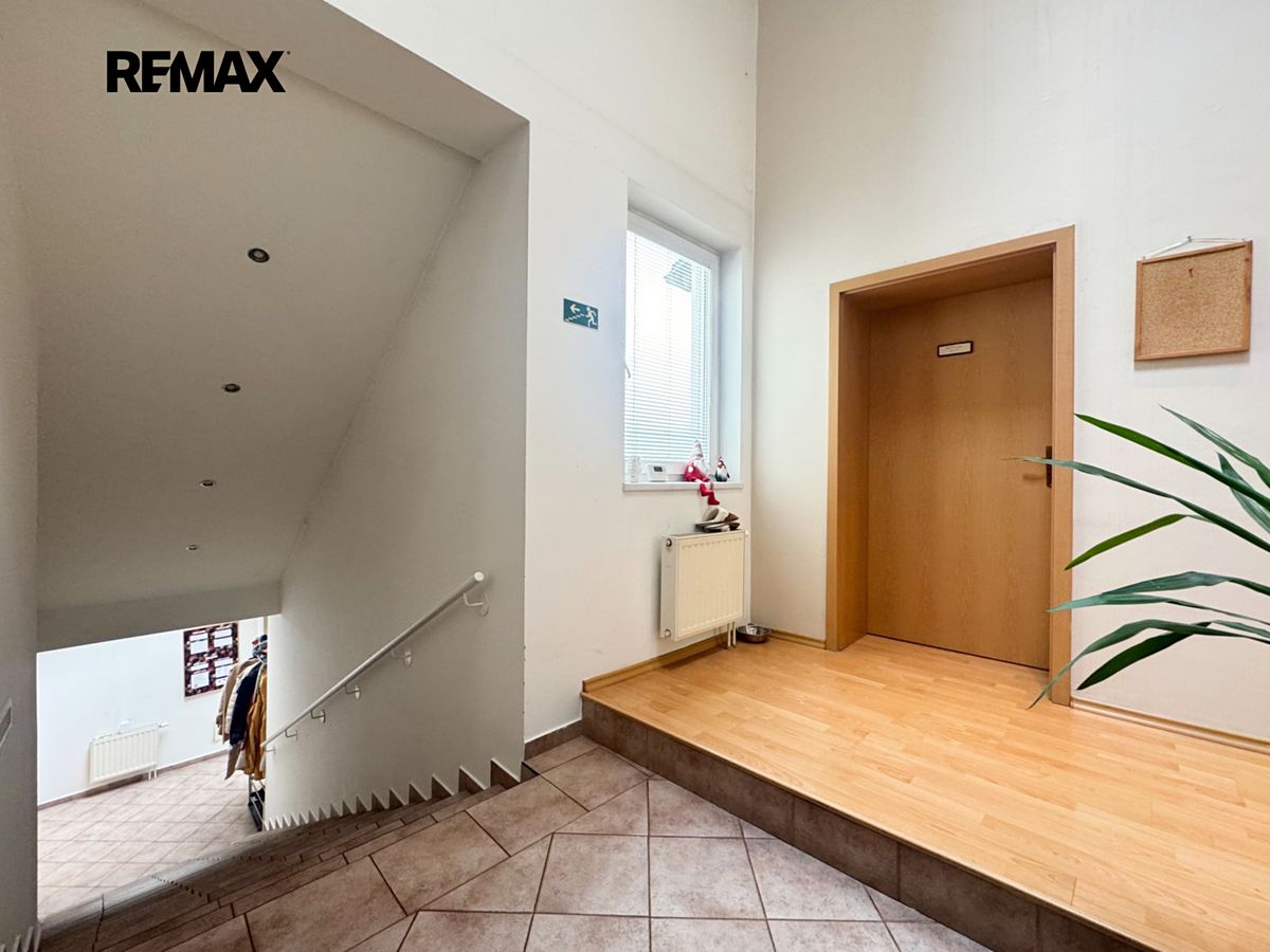 Prodej rodinného domu 331 m², pozemek 211 m² – fotografie 4