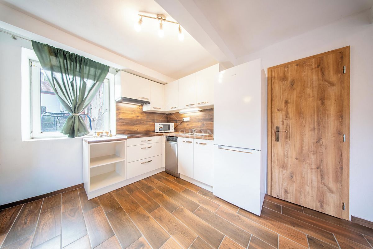 Prodej rodinného domu 65 m², pozemek 179 m² – fotografie 2