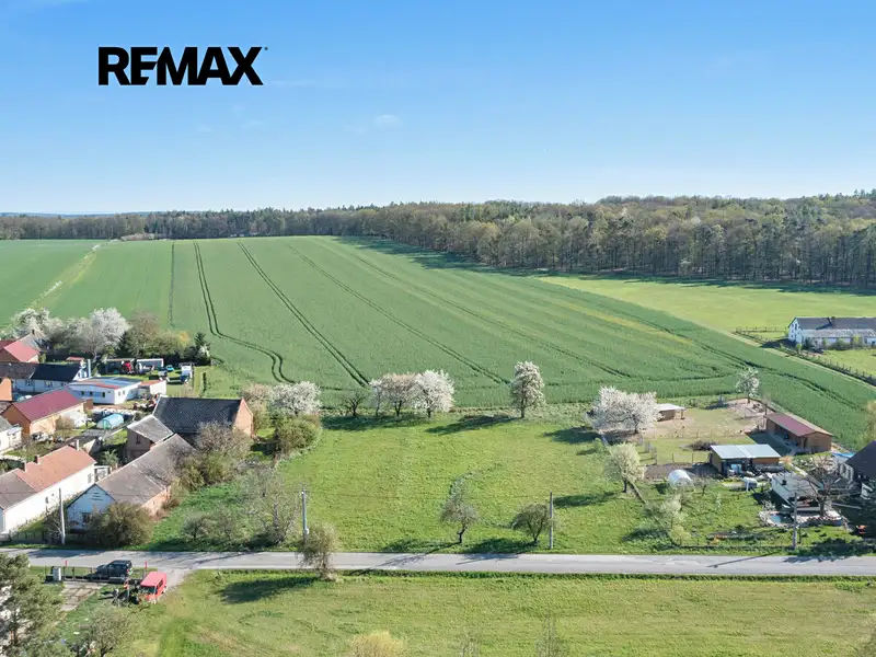 Prodej stavebního pozemku 863 m², Mžany – náhled fotky 3
