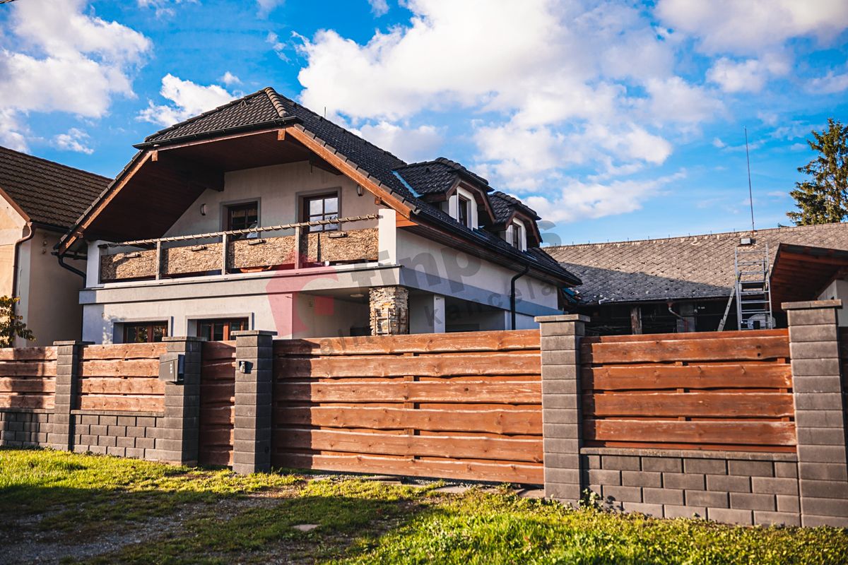 Prodej rodinného domu 211 m², pozemek 2261 m²