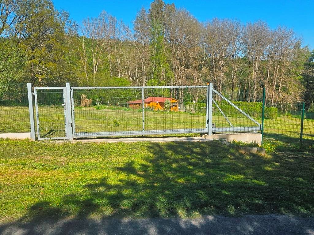 Dražba stavebního pozemku 4505 m², Omlenice – fotka 1 z 3