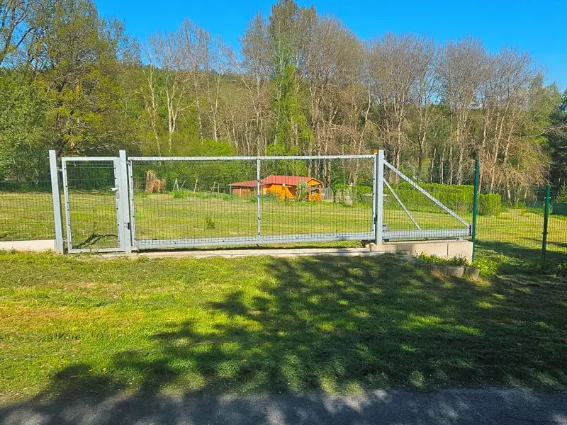 Dražba stavebního pozemku 4505 m², Omlenice – náhled fotky 1
