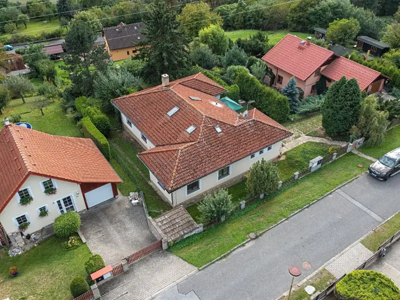 Prodej rodinného domu 238 m², pozemek 1164 m², Turnov – náhled fotky 1