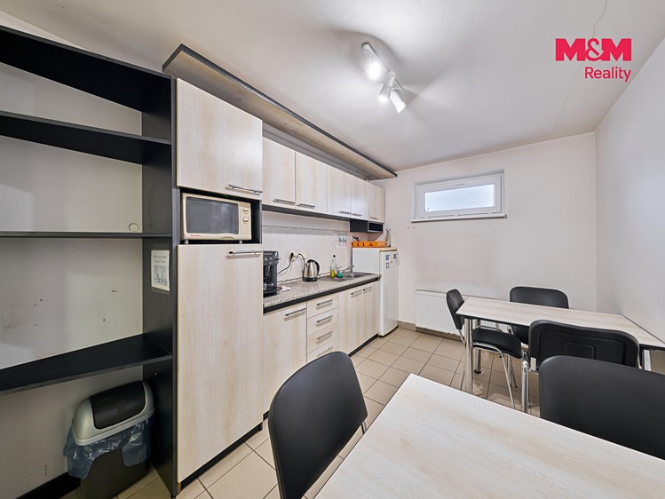 Комерційне приміщення в оренду, 327 м² (26 з 30)