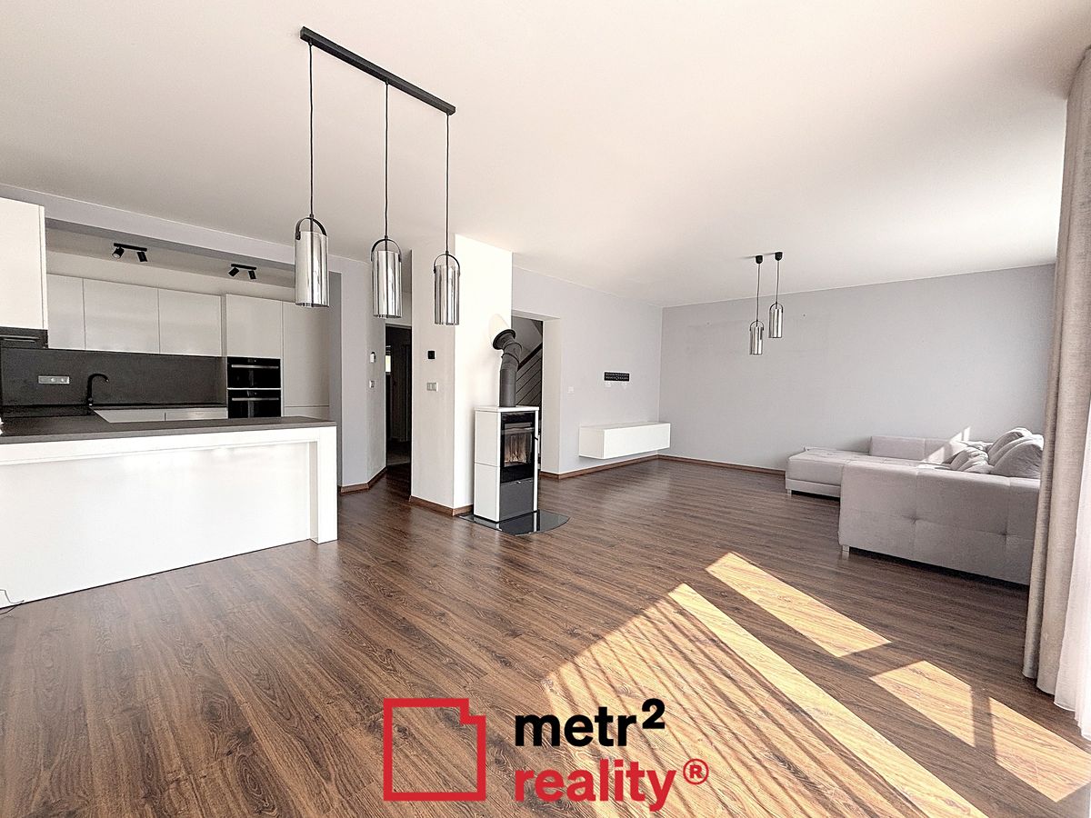 Pronájem rodinného domu 152 m², pozemek 297 m² – fotografie 2