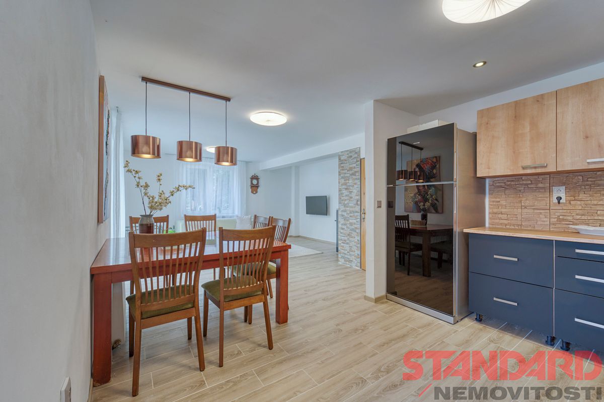 Prodej rodinného domu 207 m², pozemek 1063 m² – fotografie 3