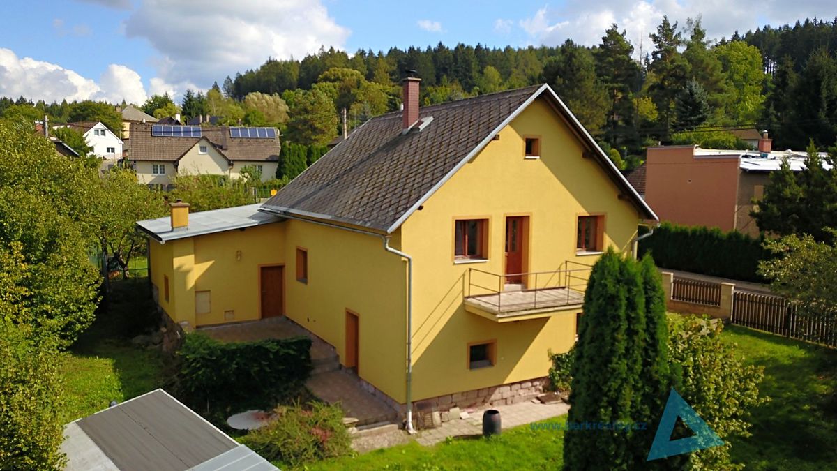 Prodej rodinného domu 250 m², pozemek 847 m² – fotografie 2