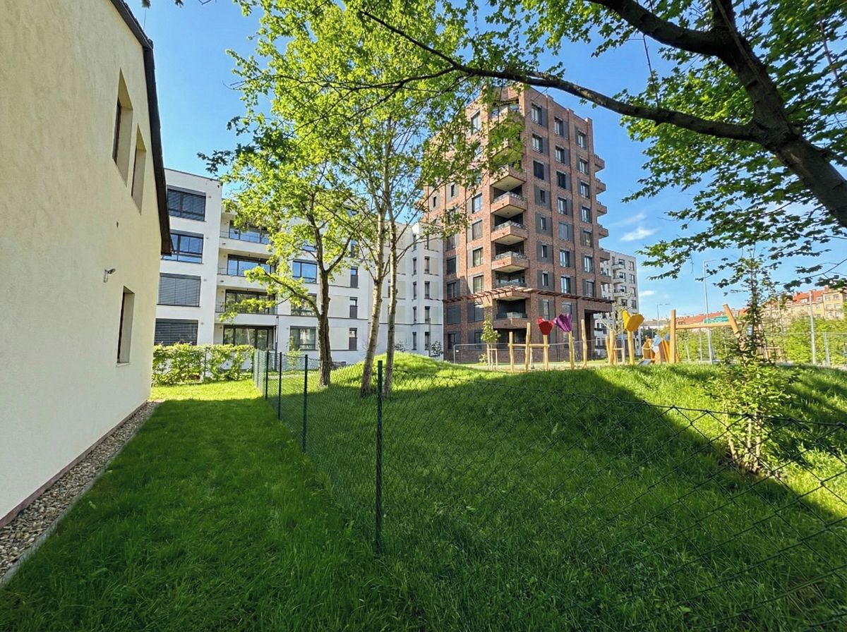 Prodej rodinného domu 242 m², pozemek 121 m² – fotografie 5