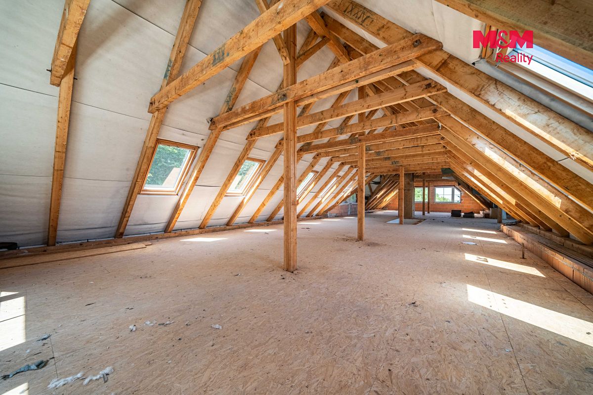 Prodej rodinného domu 234 m², pozemek 6858 m² – fotografie 4